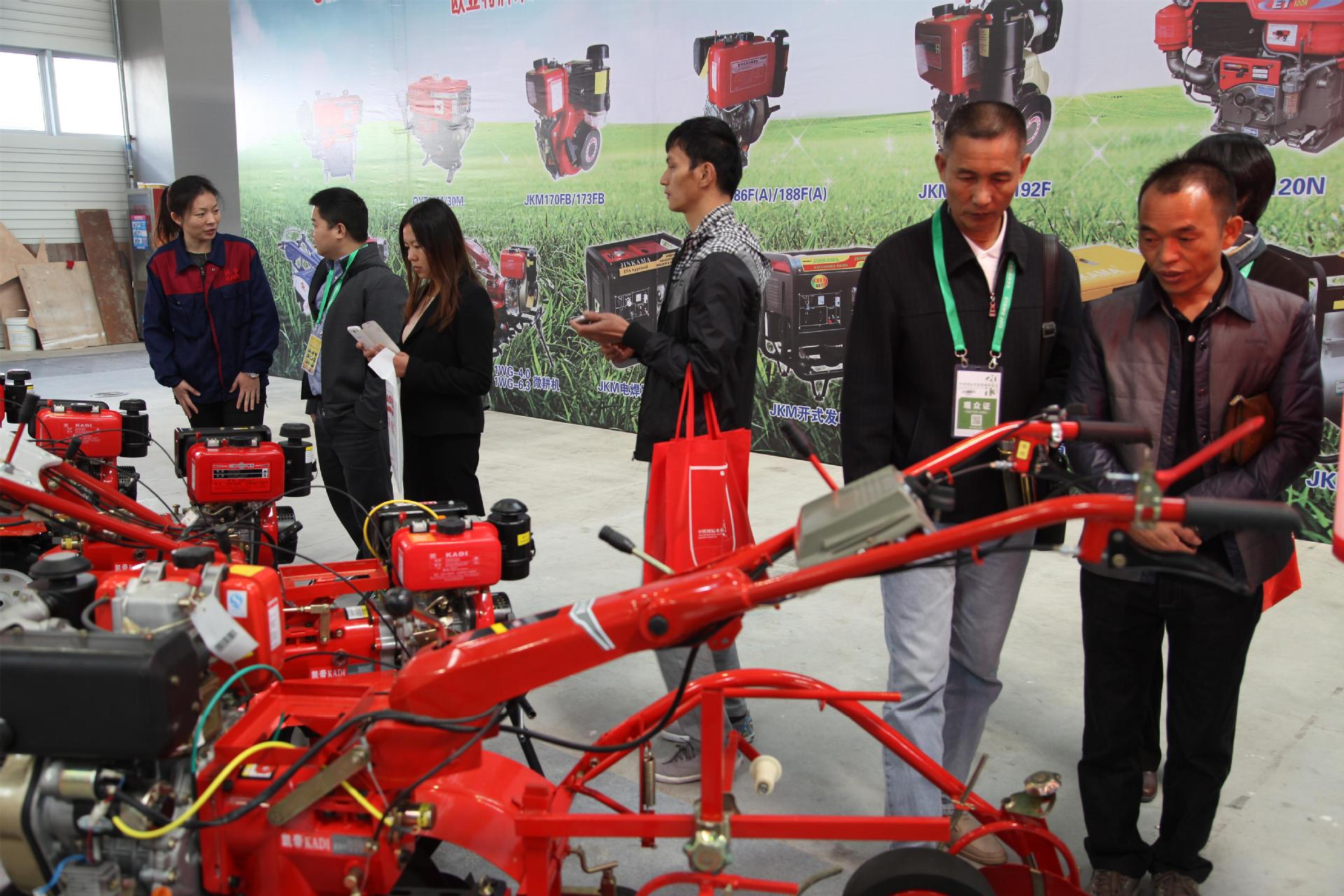 热烈祝贺湖北大地农机2013中国(青岛)国际农业