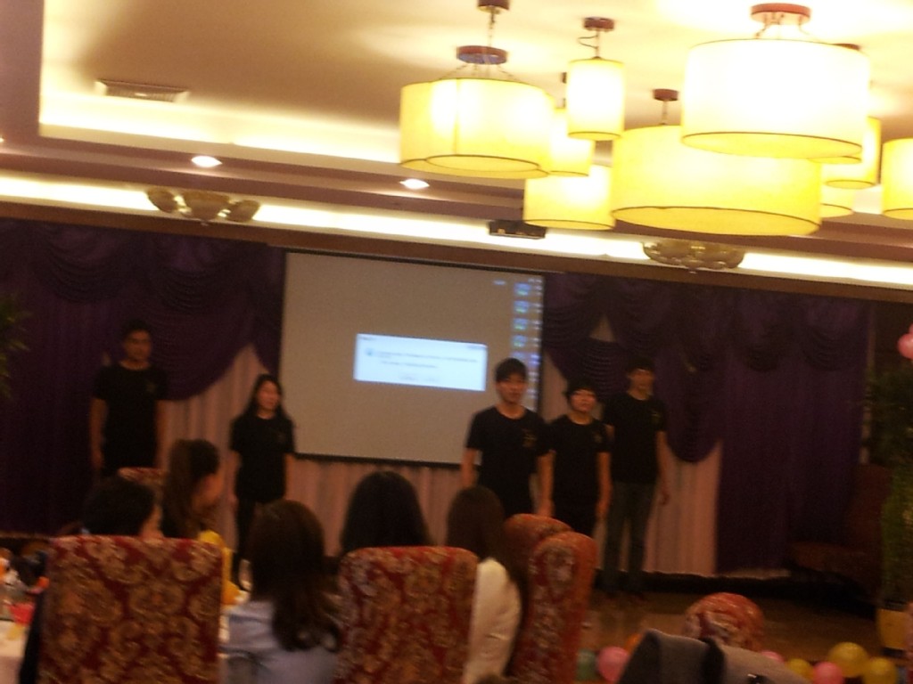 2013年年会 <em>靓女穿红内裤</em>扮超人- - 阿里巴巴商