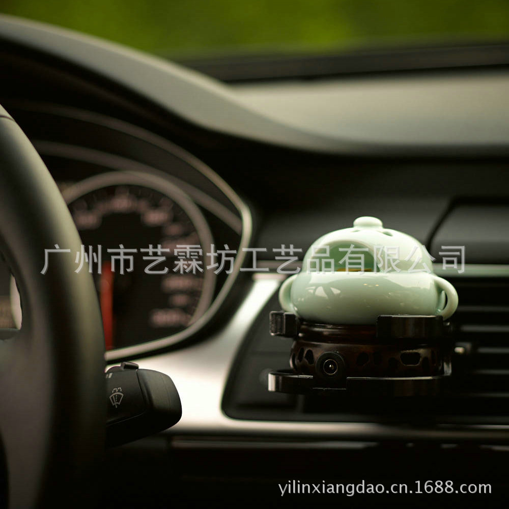 二代车载绿影青车上