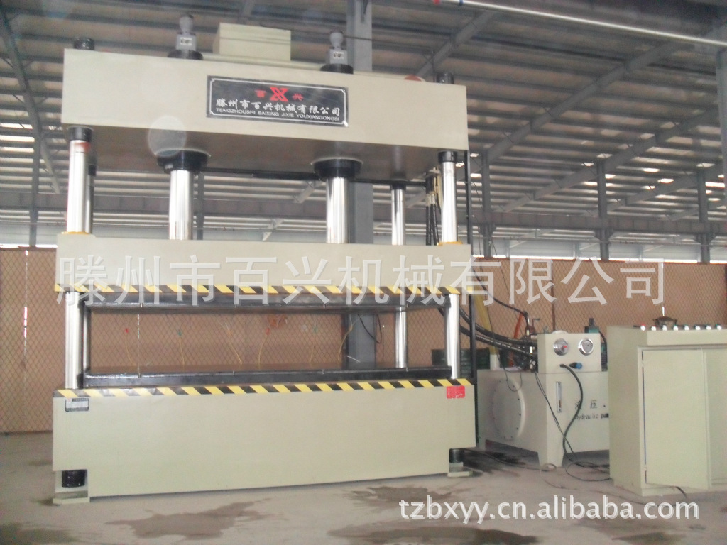 200吨电加热液压机4