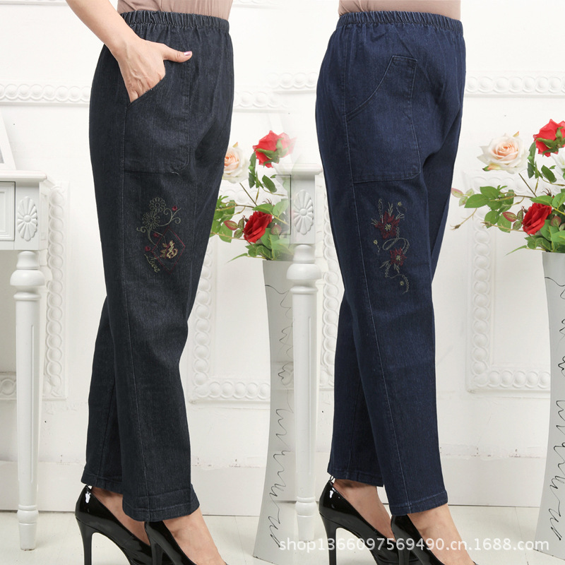中老年<em>女裤</em> <em>绣花休闲</em>牛仔裤老年人松紧腰裤子