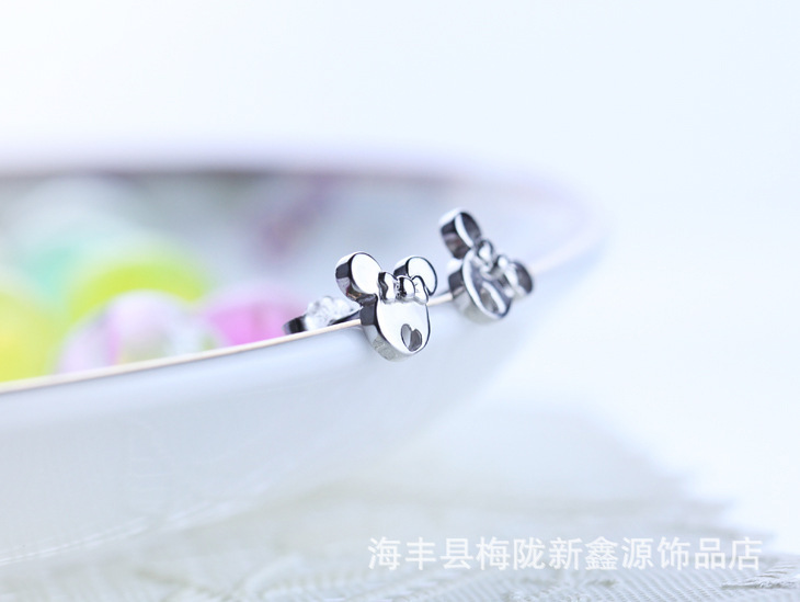 【厂家批发2013流行新款女士<em>纯银耳钉</em>卡通人