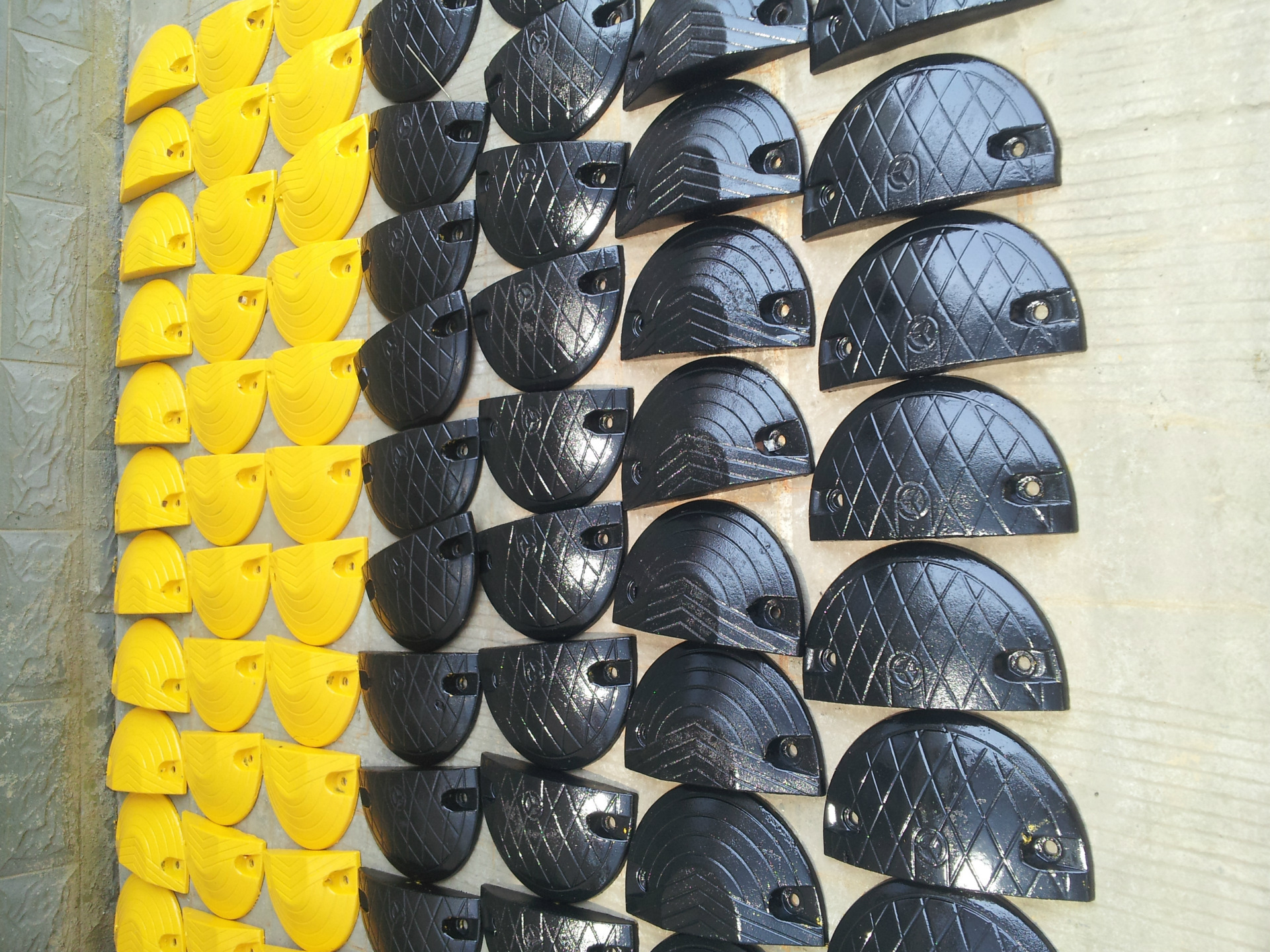 铸钢减速带250*300*50mm价格及生产厂家-天