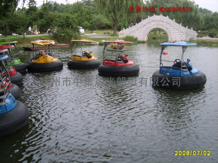 水上游艺设施-带激光水雷座仓室电动碰碰船 配