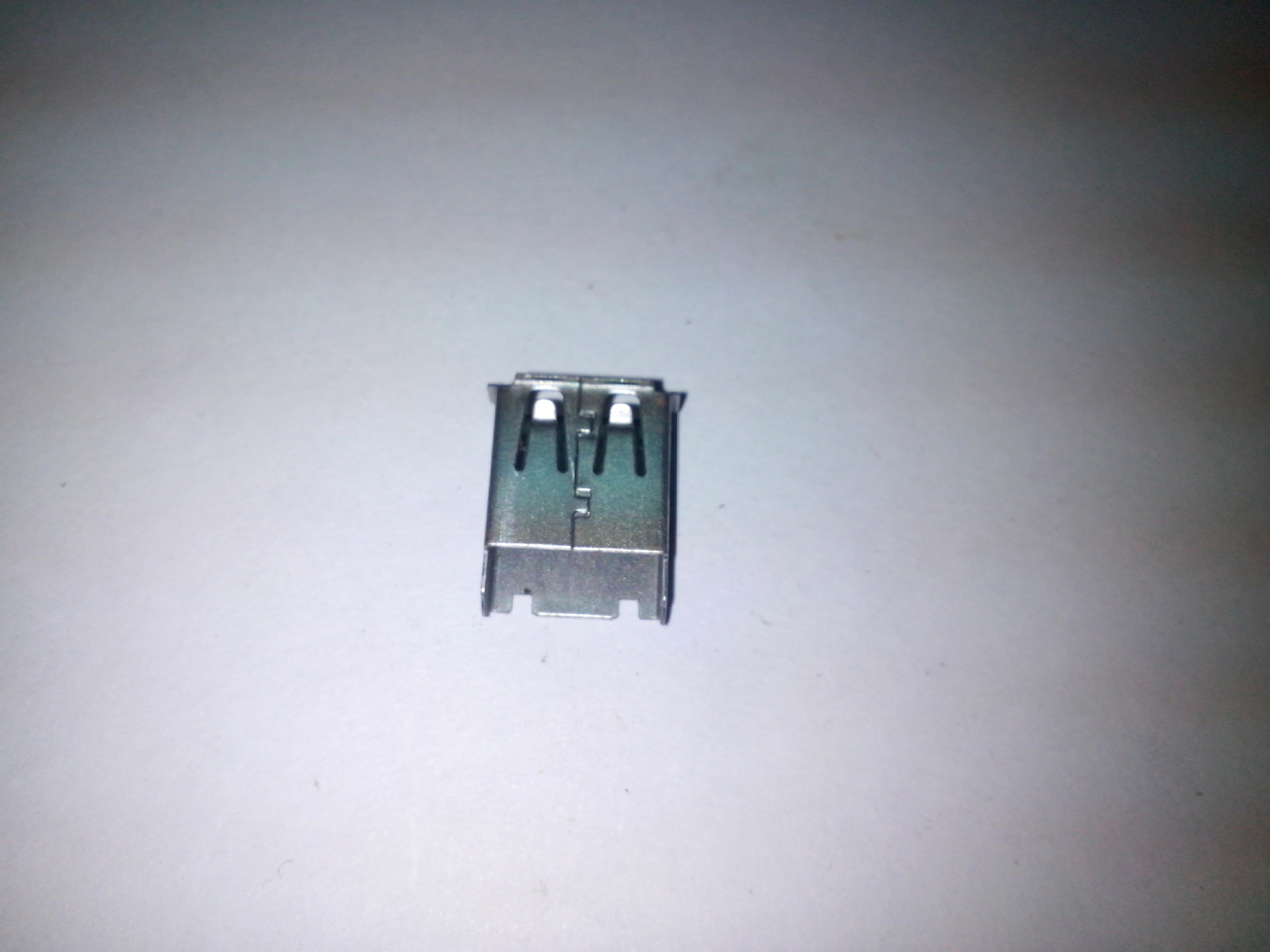 USB-A母刺破式