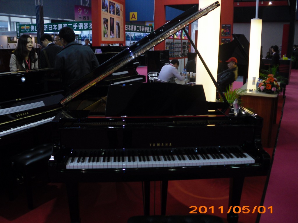 中山 三乡镇 三角钢琴一般多少钱 原装进口二手
