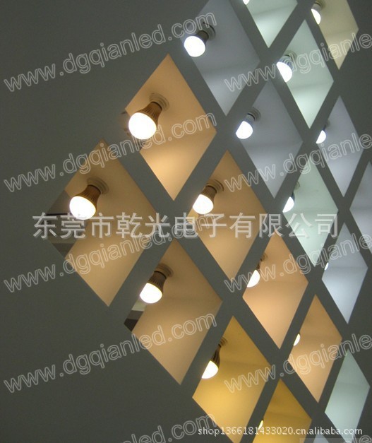 LED大功率球泡灯发光图01
