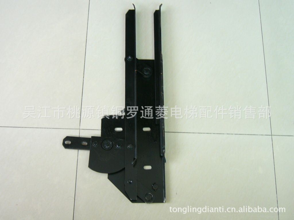 三菱货梯门刀1