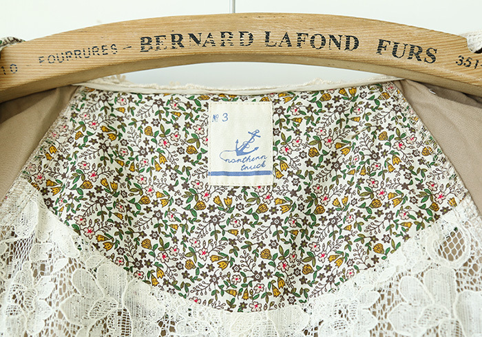 【165-0274【早秋】日系文艺钩花带帽点点蝙