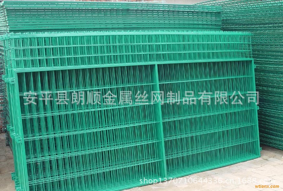 【护栏网多钱一平米,铁丝隔离栅 隔栏栅,铁丝隔