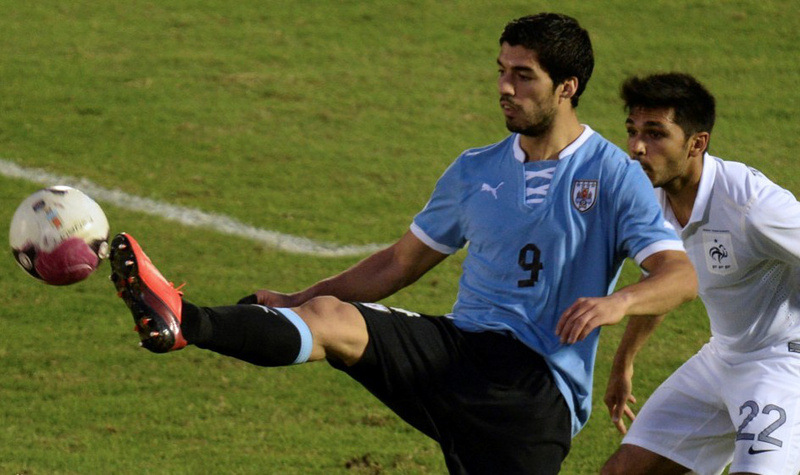 【联合会杯乌拉圭球衣13-14苏亚雷斯卡瓦尼球