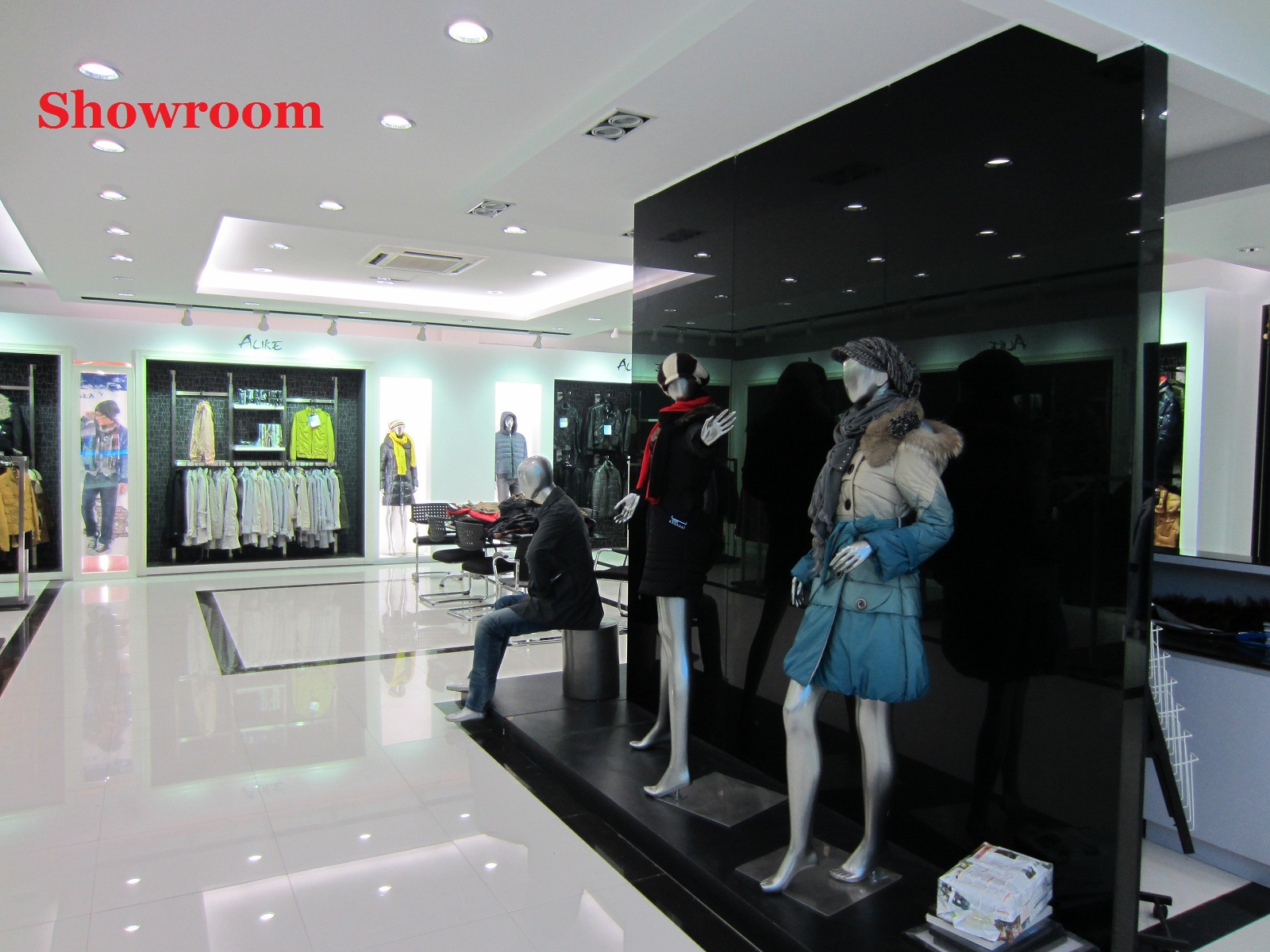 SHOWROOM3