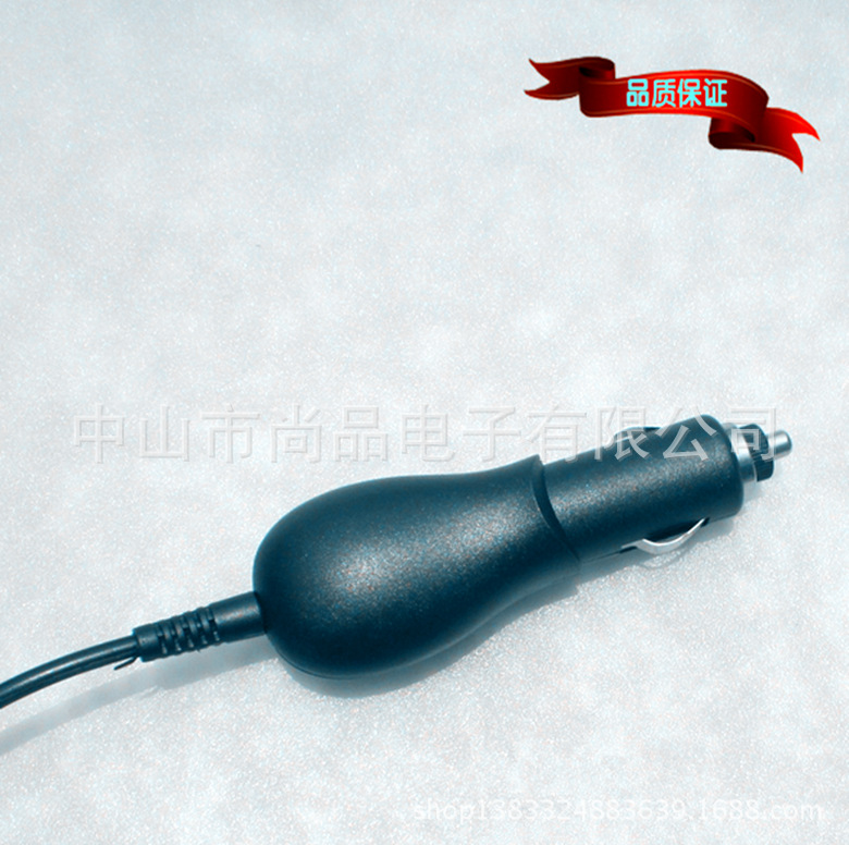 月半车载充电器1