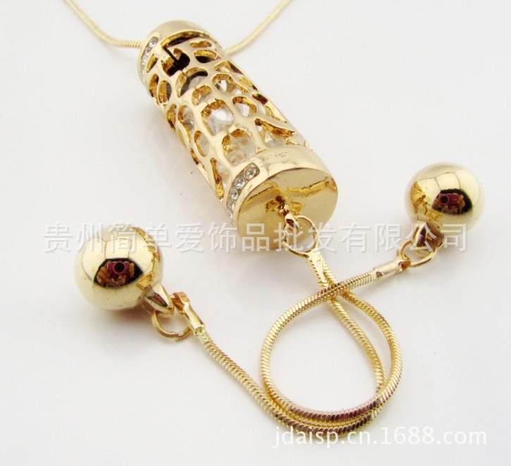【欧美时尚典雅<em>毛衣</em>链|个性镂空<em>柱子</em>长款项链