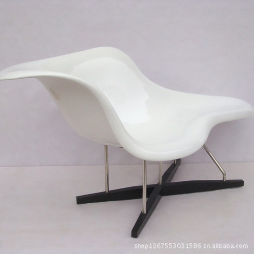 Eames La Chaise