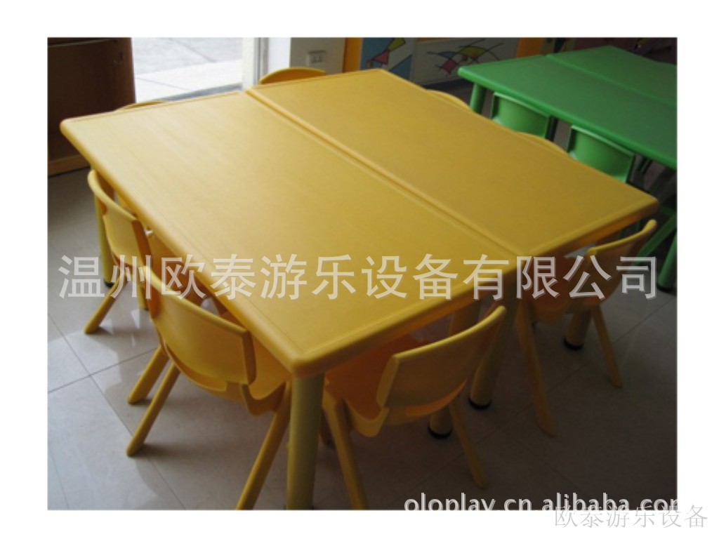 【供应幼儿园大中小班木质塑料成套桌椅】