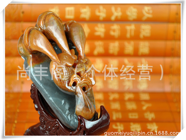 天然黄龙玉手把件 玉石把件 寓意抓住机遇图片