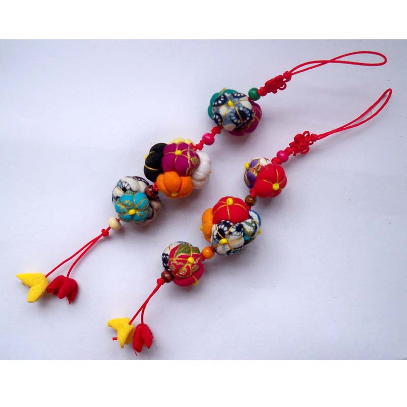 伟德bv1946官网-女子街头摆摊买装饰品一个大妈出8万全部买下7天后大妈懵了