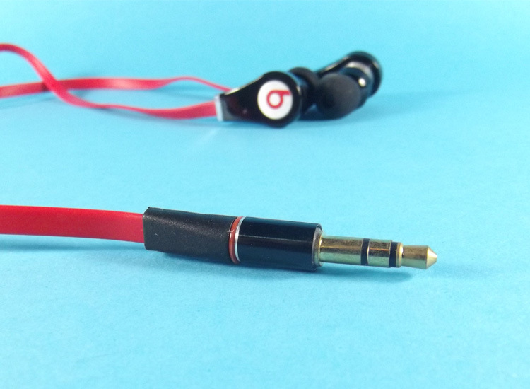 【批发魔音耳麦金属面条耳机不带麦入耳式mp