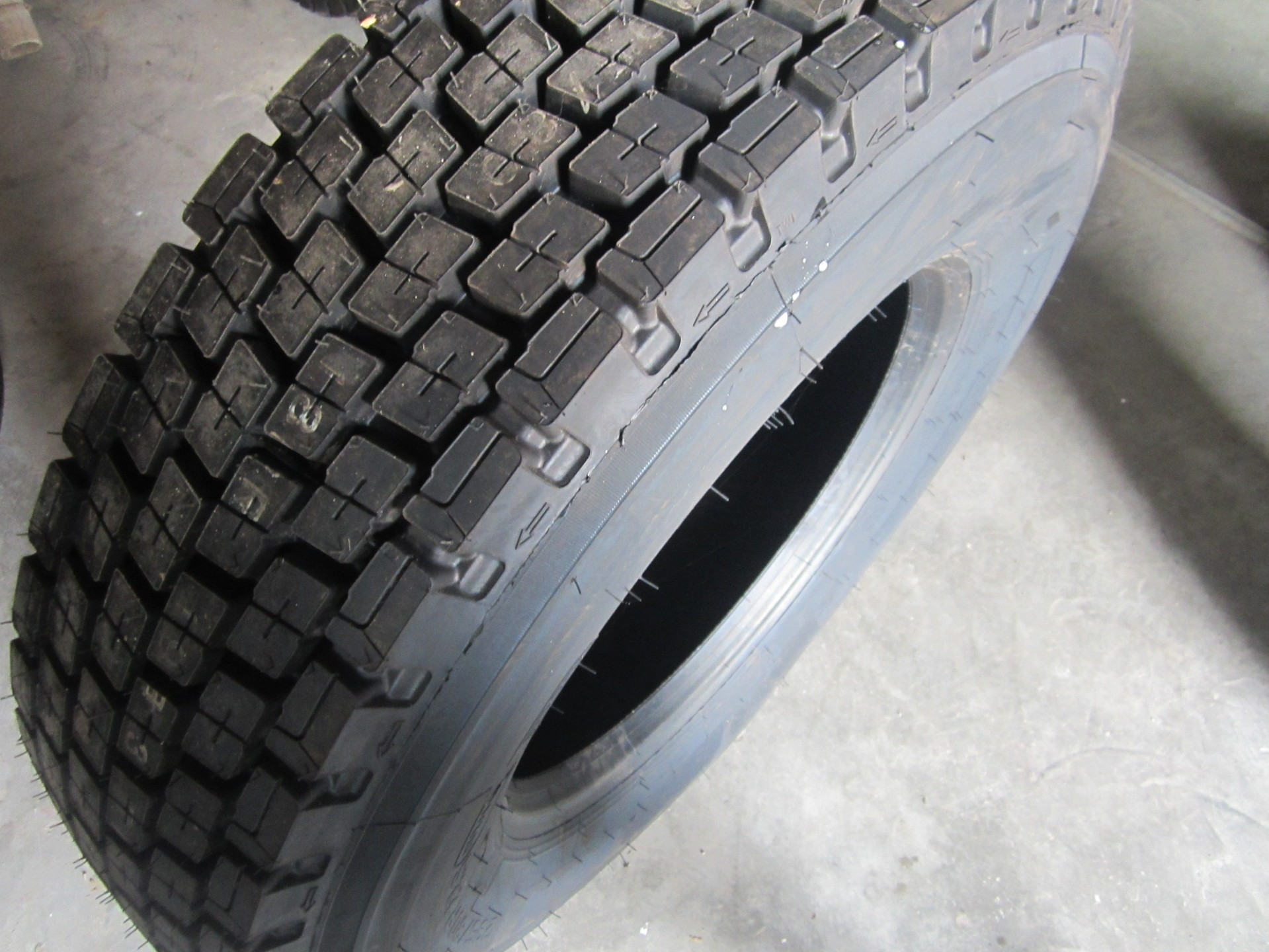 工程机械轮胎-厂家直销高质量双钱钢丝轮胎 3