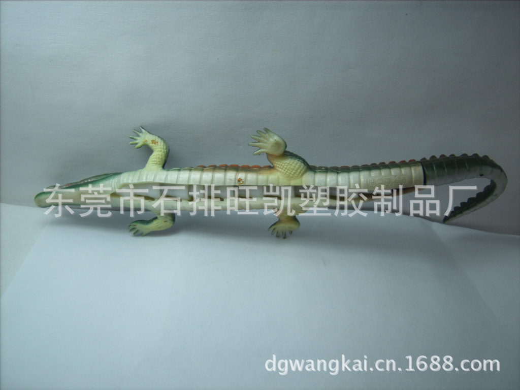 鳄鱼注塑玩具