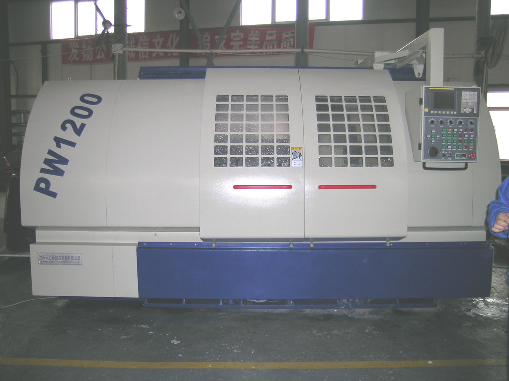 PW1200型车床大修改造