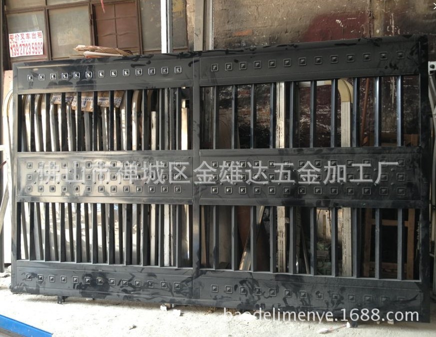 黑色平移门