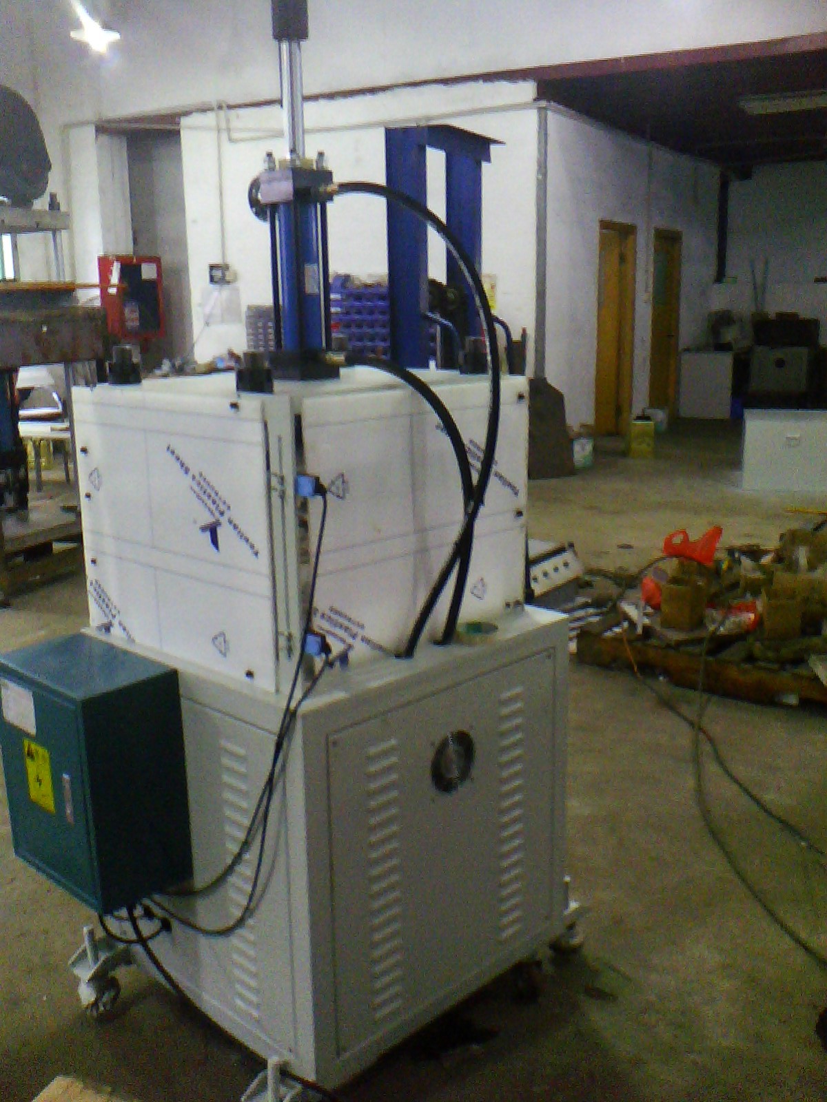 四柱三板油压机侧面1