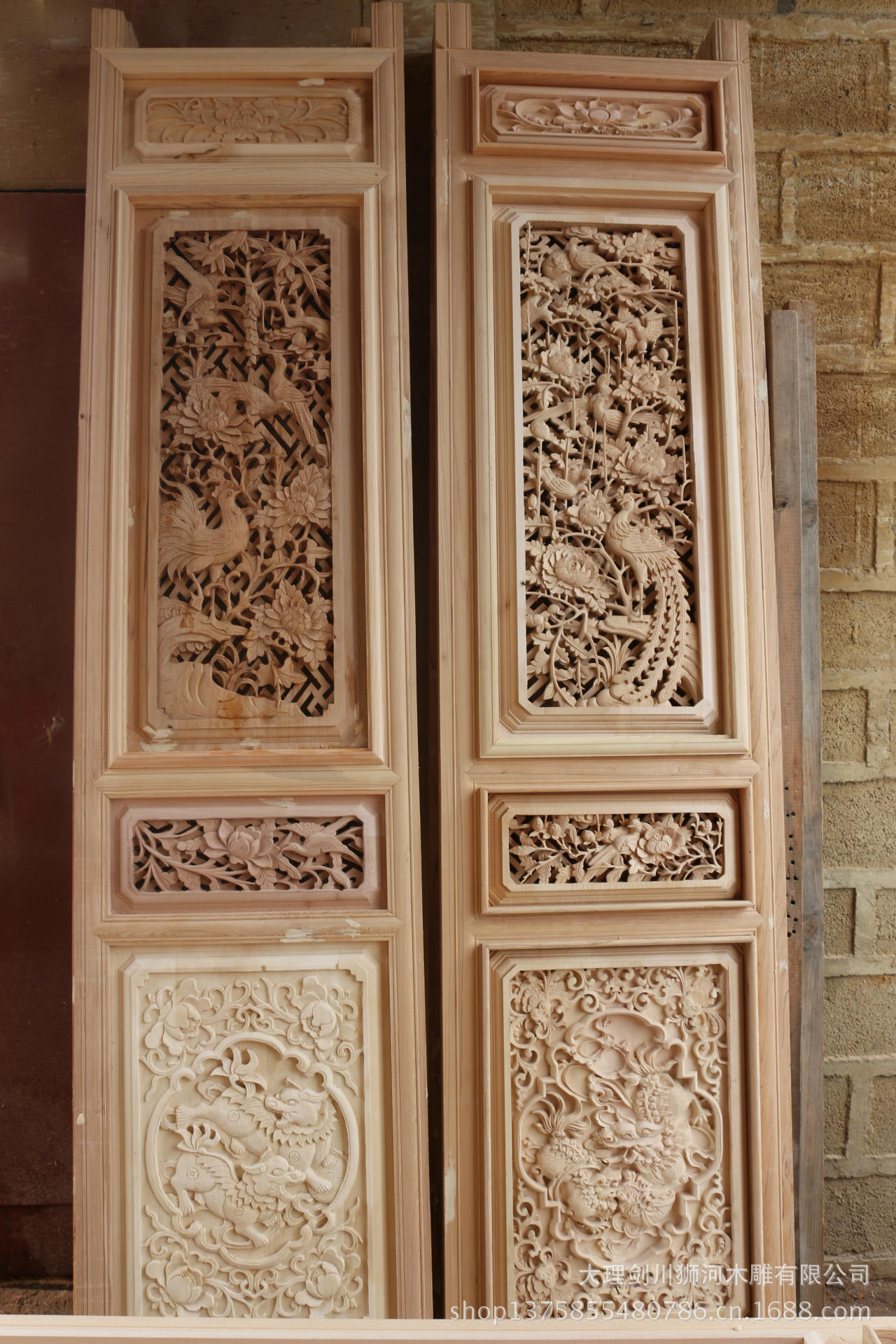 剑川白族特色六合门,纯手工雕刻,三层花格子门