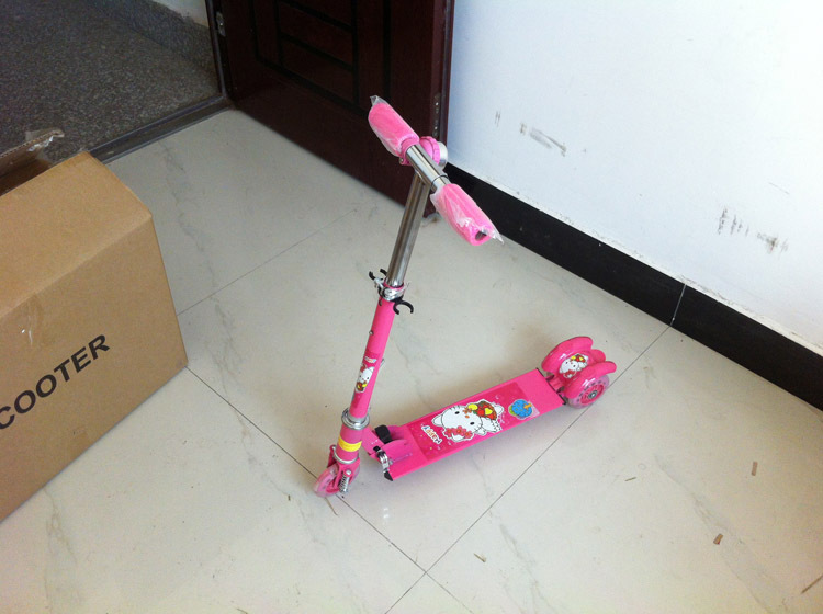 正版儿童玩具 三轮滑板车 减震滑板车 高度可调