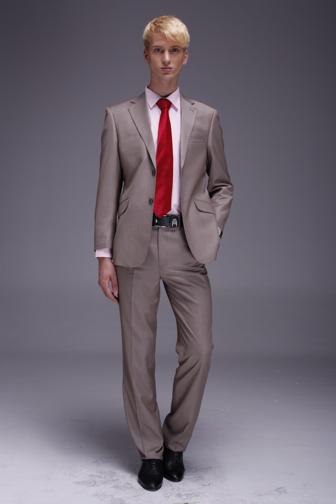 男士西装套装 秋冬款商务休闲修身西装 图片