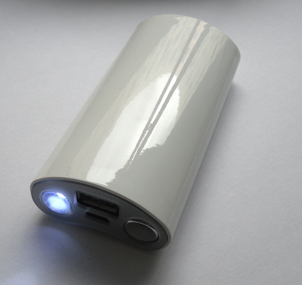 【4400毫安移动电源带LED高亮度手电筒 苹果