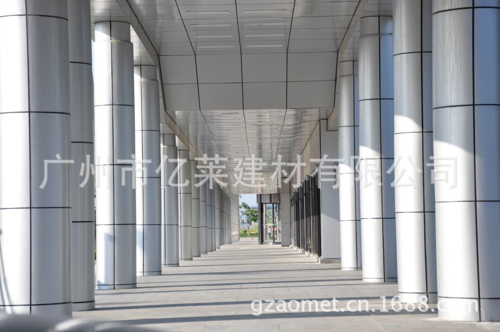 万达广场铝单板包柱
