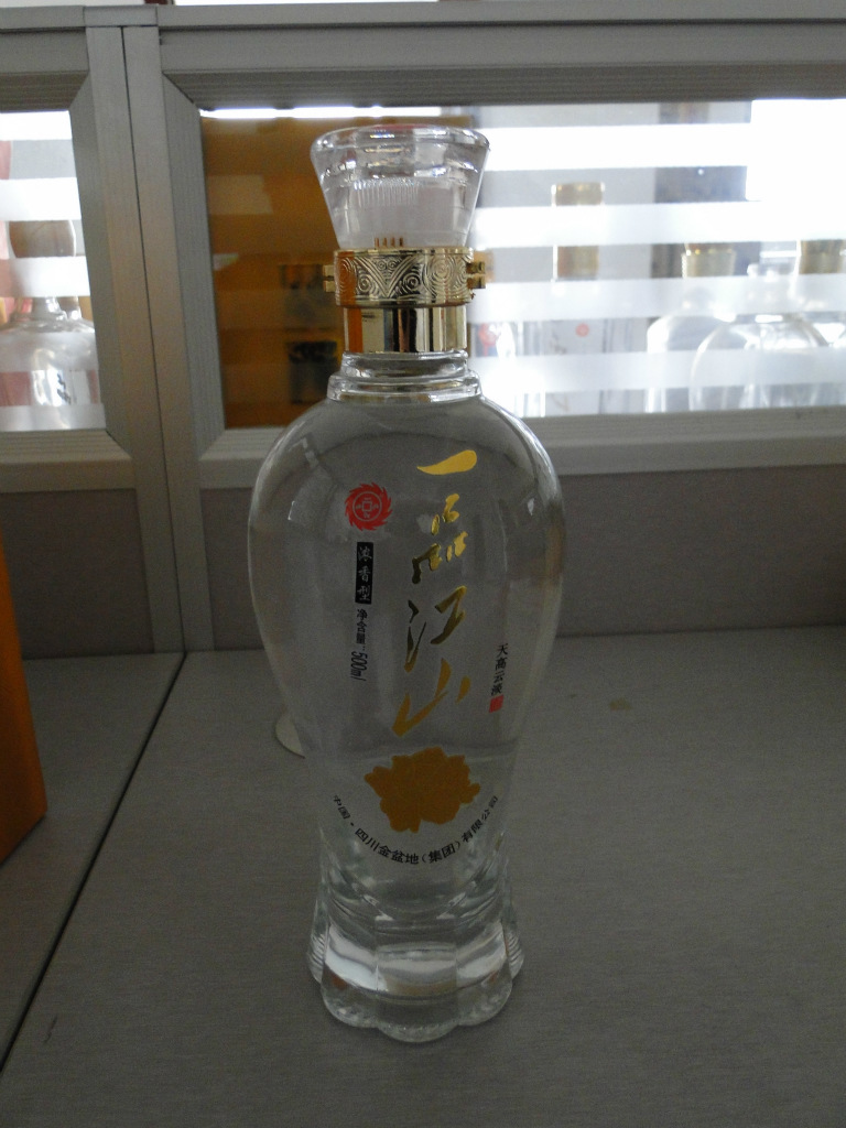 一品江山52度人和酒