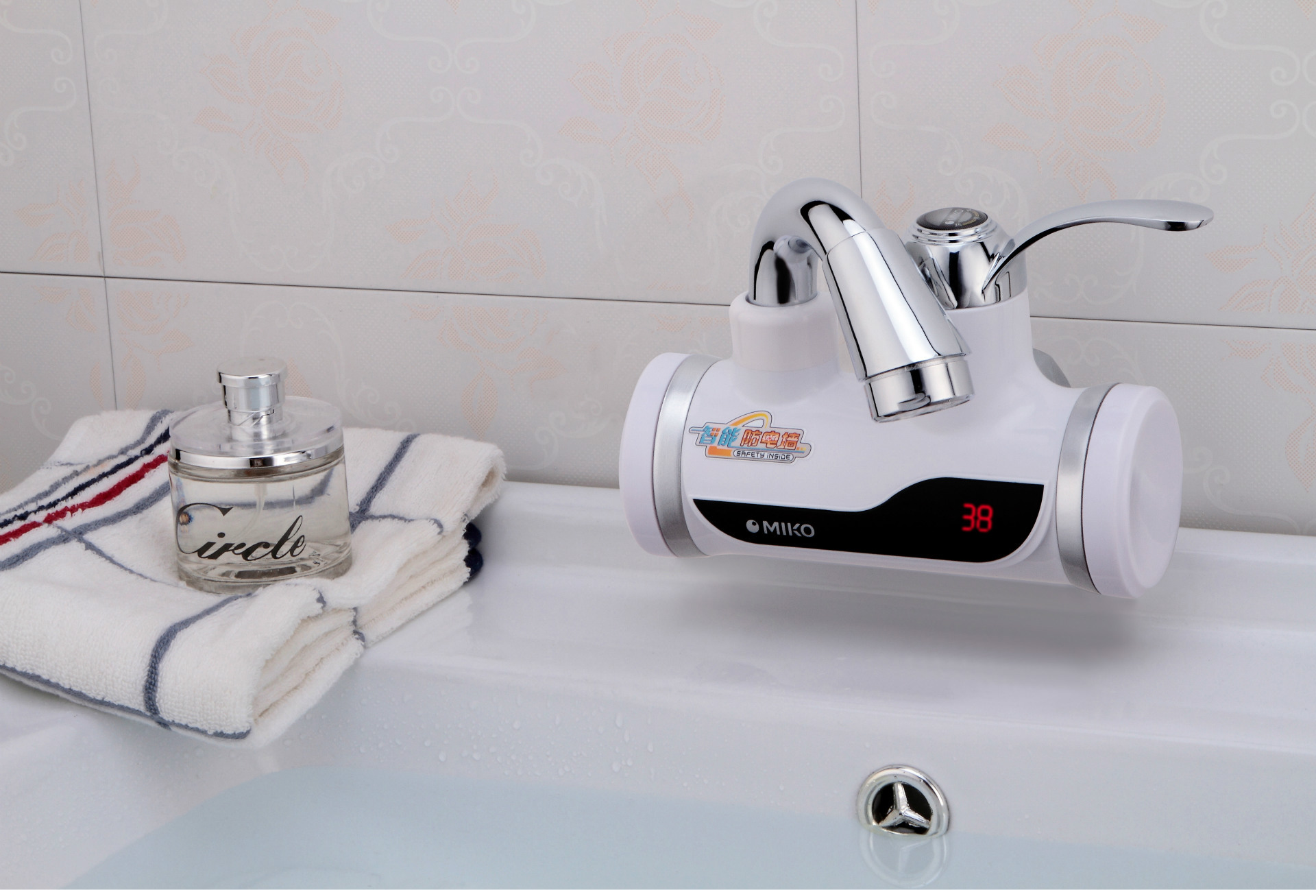 【铭科洁具厂家现货批发供应 快速电热水龙头