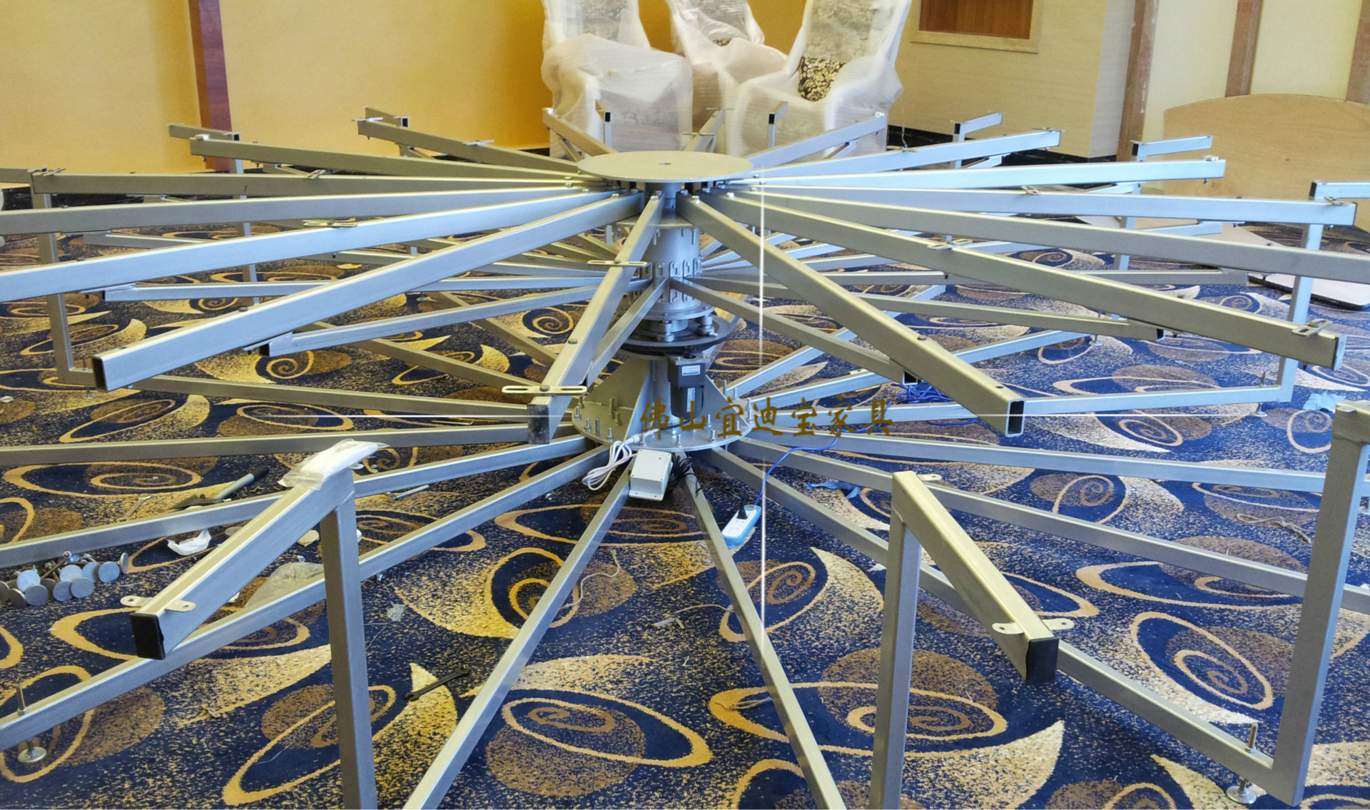 超大型落地式支架电动餐桌 电动餐桌机芯 图片