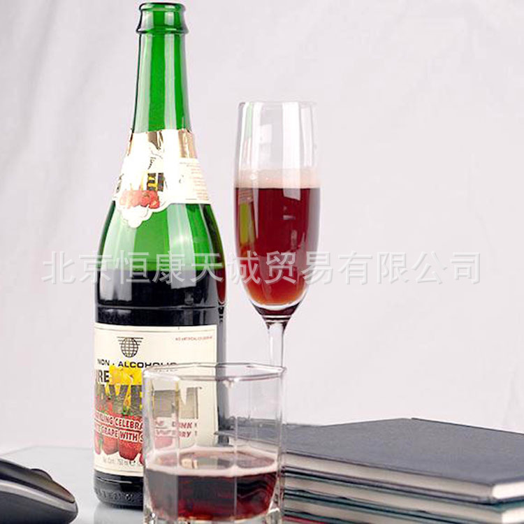 01-圣堡牌庆贺无醇气泡饮料（白葡萄&草莓）750ml-1