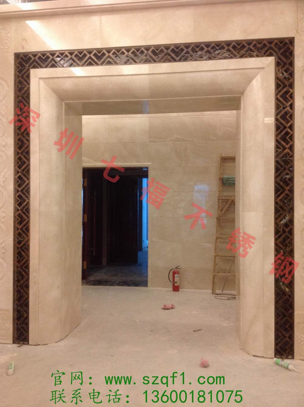 深圳机场T3航站楼贵宾楼古铜色门花3