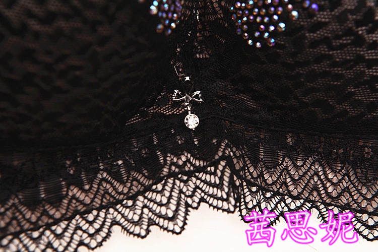 【彩钻亮钻聚拢<em>文胸</em>黑色蕾丝宽<em>肩带</em>调整型内衣