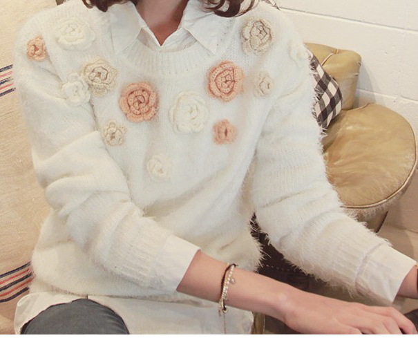 版淑女纯色甜美手工花朵钩花马海毛<em>保暖毛衣</em>外