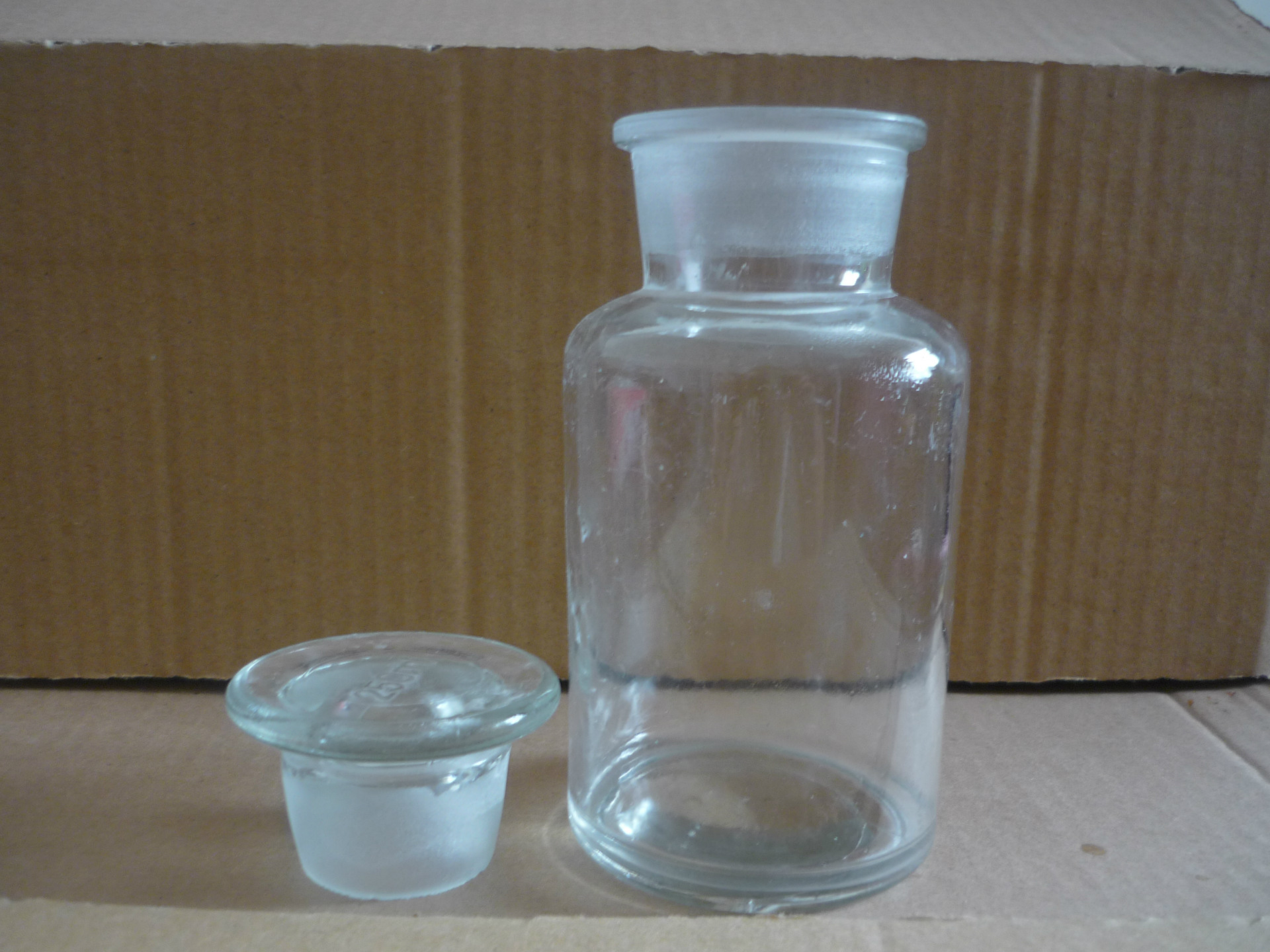 供应出口玻璃瓶 玻璃罐 实验室玻璃用瓶 玻璃试剂瓶 各种瓶盖