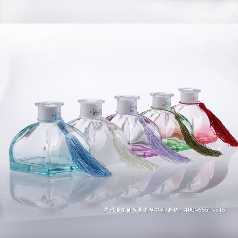 瓶子顏色：藍色，紫色，白色，綠色，紅色