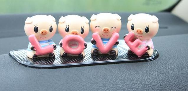 【一对情侣猪汽车摆设 可爱小猪摆设 爱心小猪