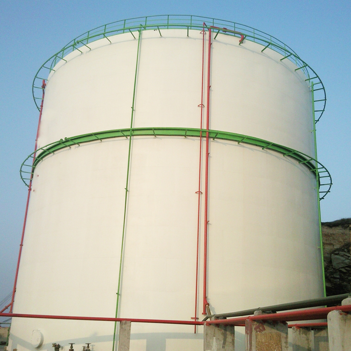 澳一工厂化学品储罐爆破引发火灾 火势高达150米