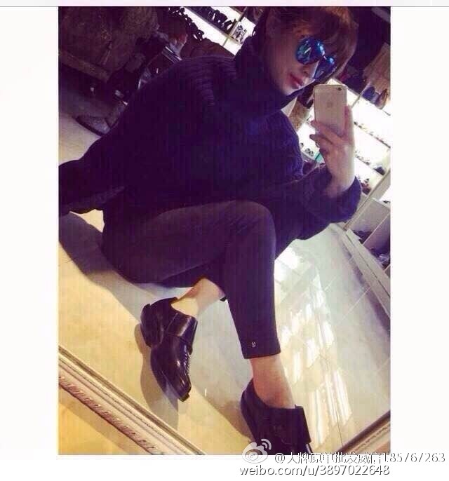 蛇蛇屁股開叉毛衣