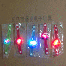 生日礼物 led发光手环 可爱卡通发光手表荧光棒 闪光手腕带夜市
