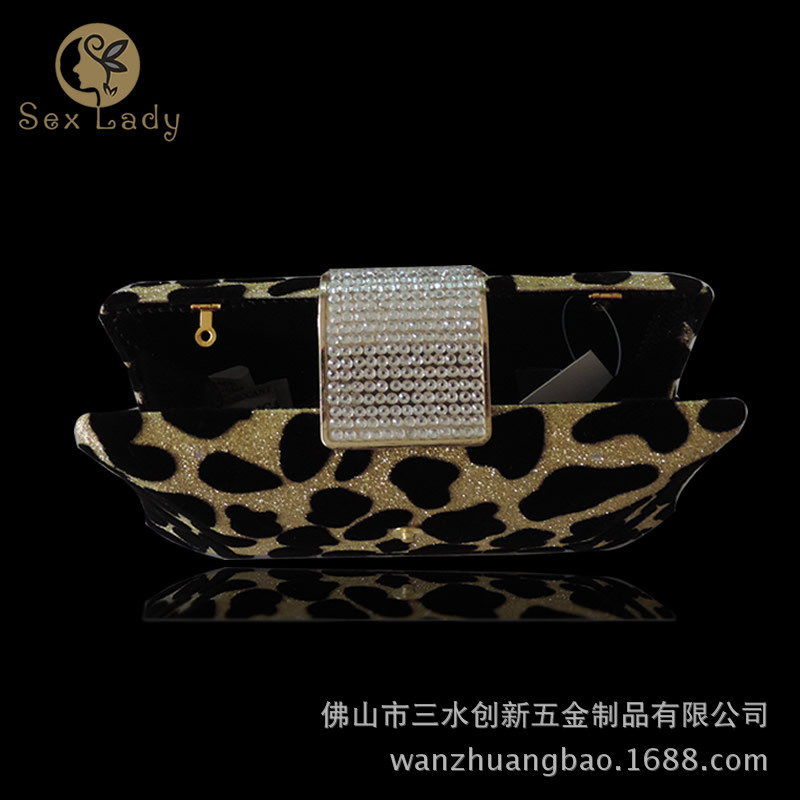 豹纹方扣手拿包43