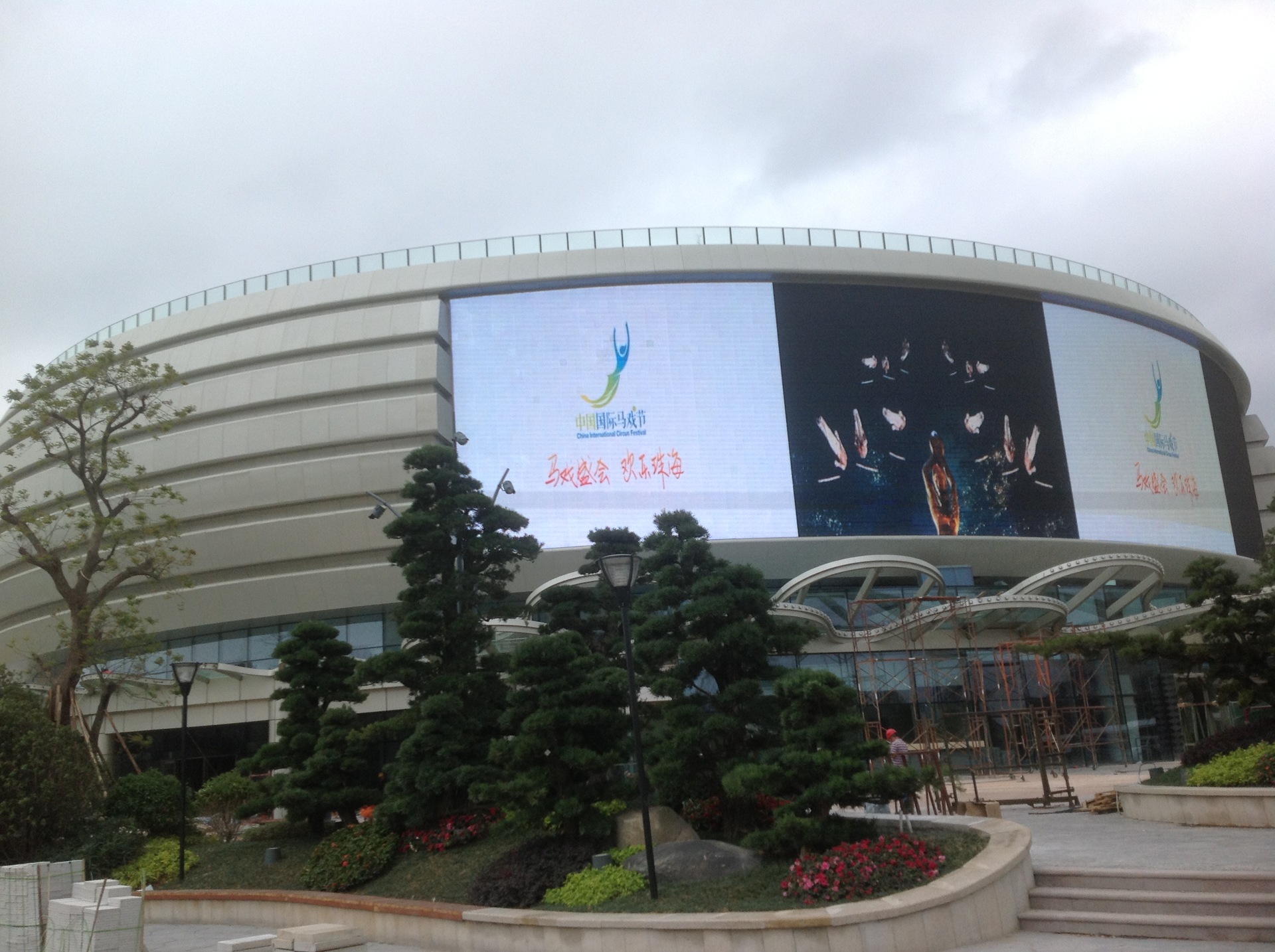 珠海长隆海洋世界马戏馆户外LED显示屏不锈钢结构3