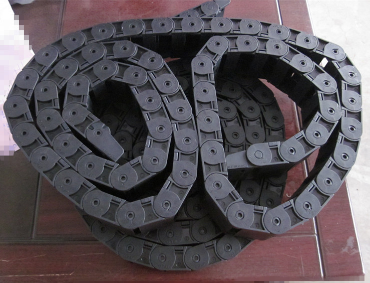 半封闭尼龙拖链