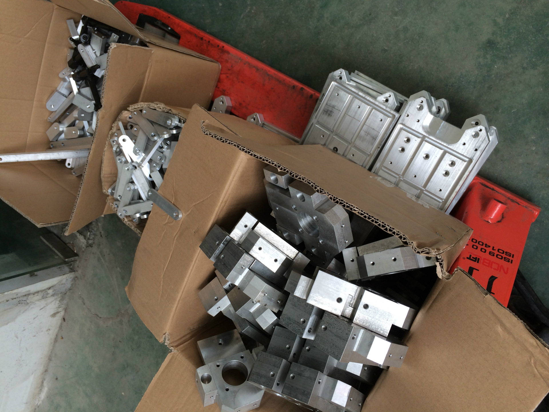 五金件加工、CNC加工中心大小批量加工、线切割加工